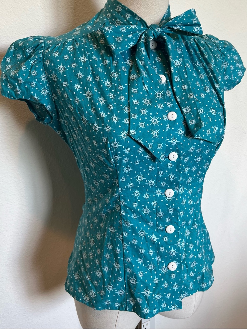 Heart of Haute Estelle Tie-Neck Blouse in Teal Starburst